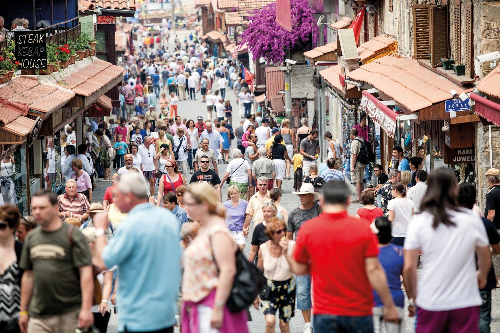 TÜROFED Başkanı Erkan Yağcı’dan 70 milyon gezgin için yol haritası... Üç kıtada İngiliz formülü